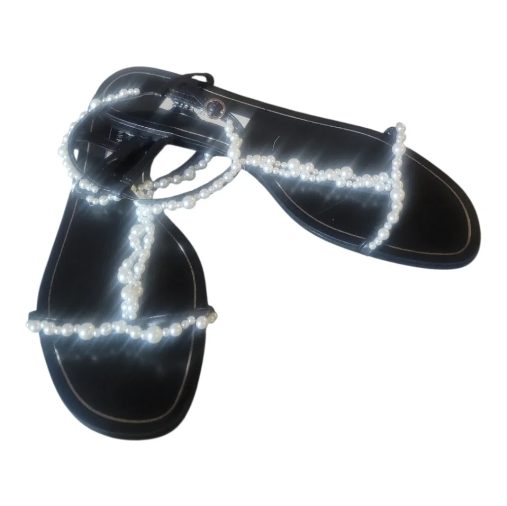 Chic Black Sandals with Pearl Detailing - Picture 3 of 7